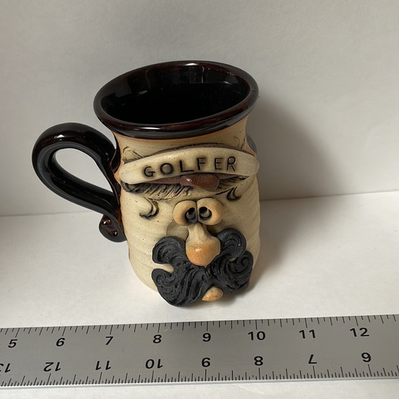 Hand crafted pottery face mug “golfer” signed by artist - Picture 7 of 7
